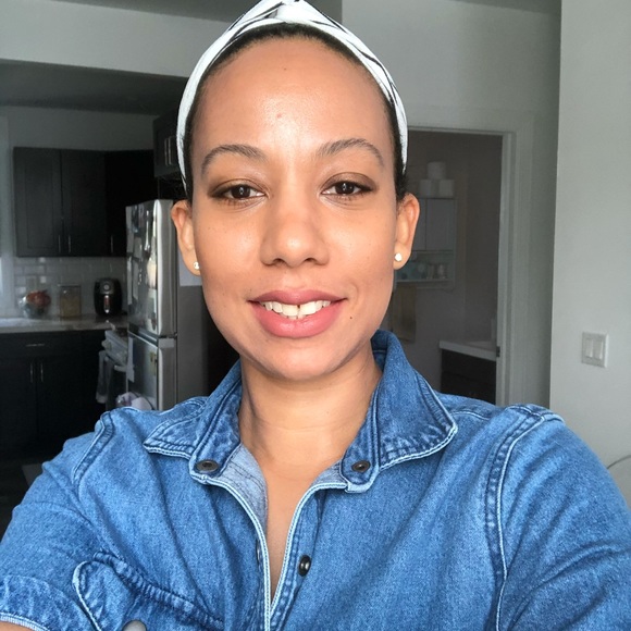 Meet your Posher, Lauren - Picture 1 of 3